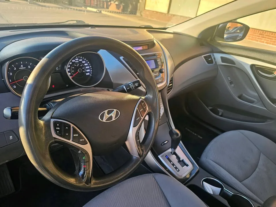 2013 Hyundai Elantra image indicator(5)