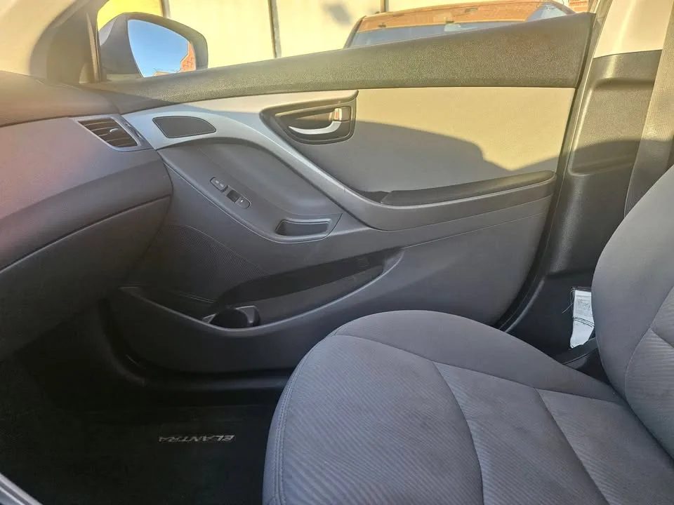 2013 Hyundai Elantra image indicator(6)