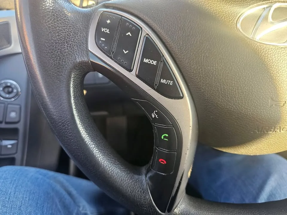 2013 Hyundai Elantra image indicator(7)