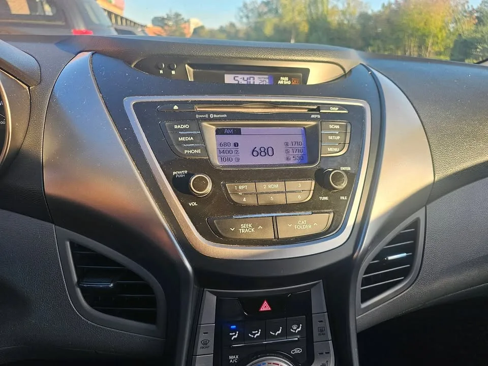 2013 Hyundai Elantra image indicator(9)