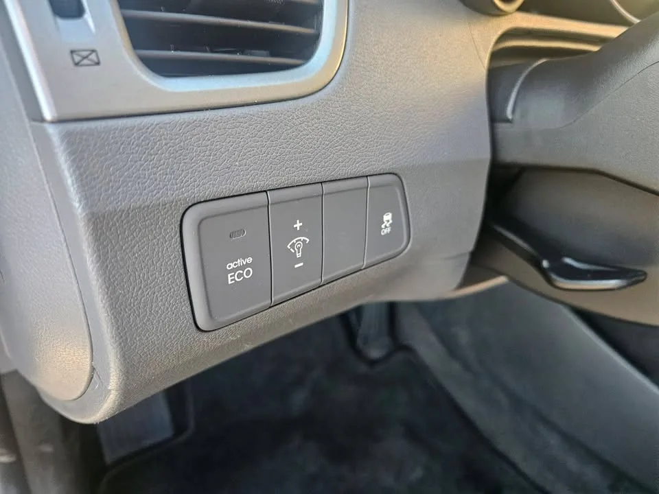 2013 Hyundai Elantra image indicator(10)