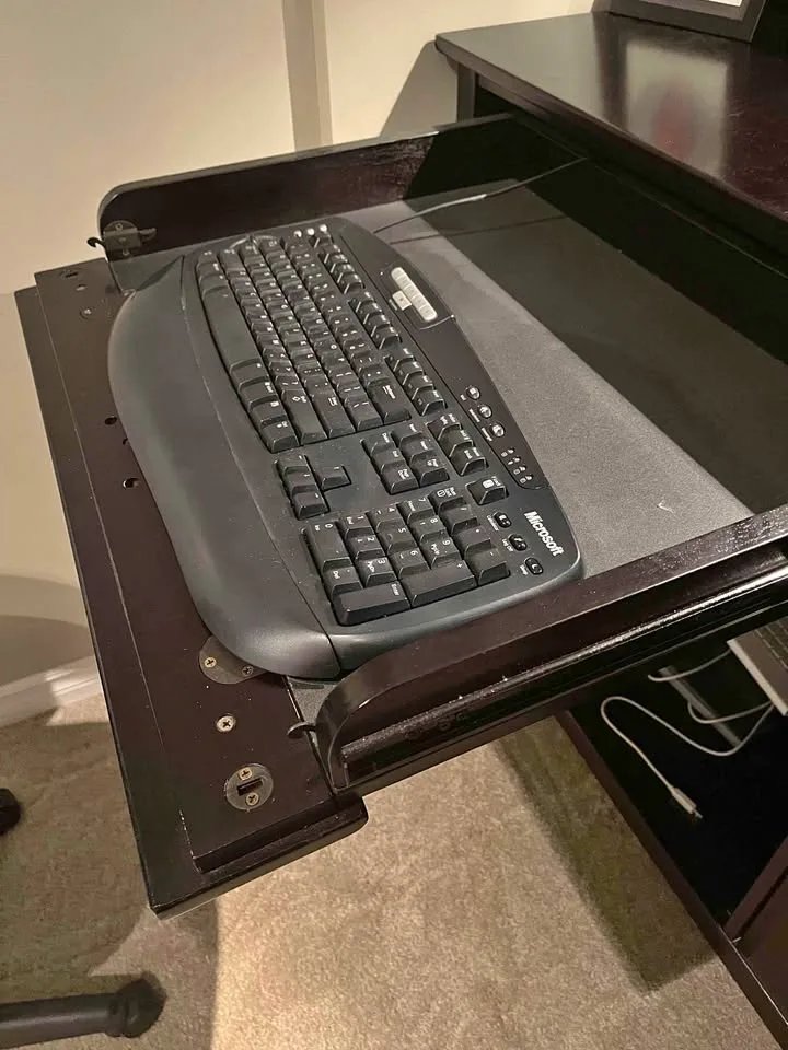 Great condition computer & study Desk & Hutch