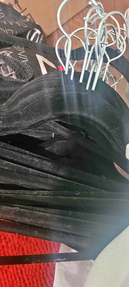 30 velvet cloth hangers thumbnail