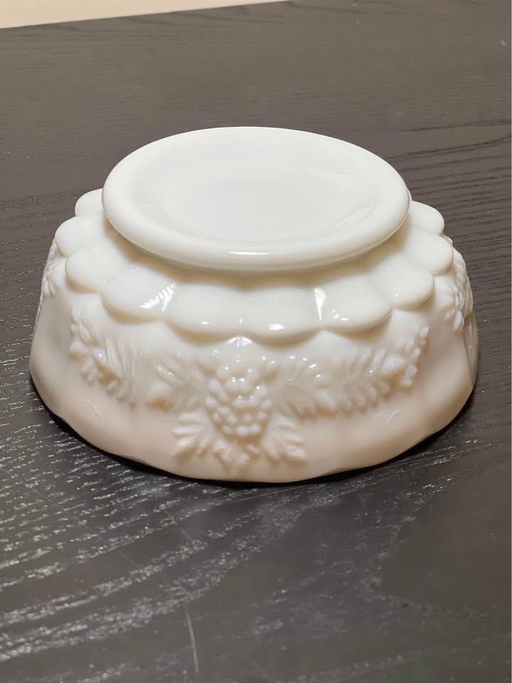 Westmoreland Paneled Grape Milk Glass Bowl - photo 5