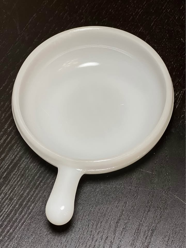 Milk glass bowl with handle - photo 2