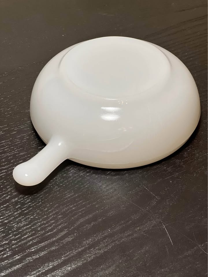 Milk glass bowl with handle - photo 4