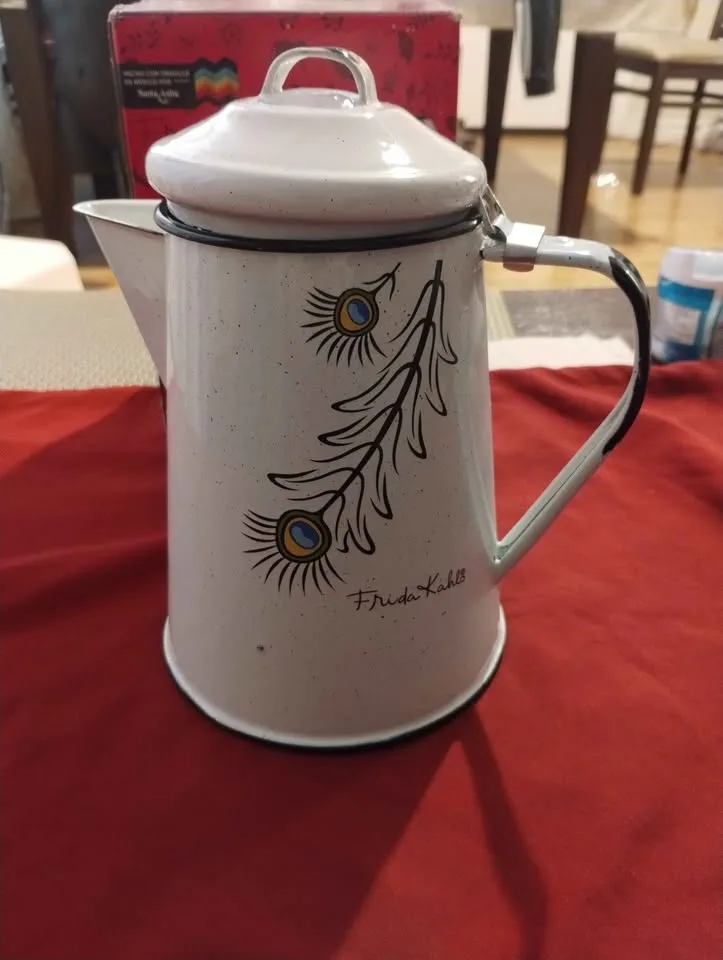 New Frida Kahlo cafetera ( Pot Kettle ) image indicator(2)