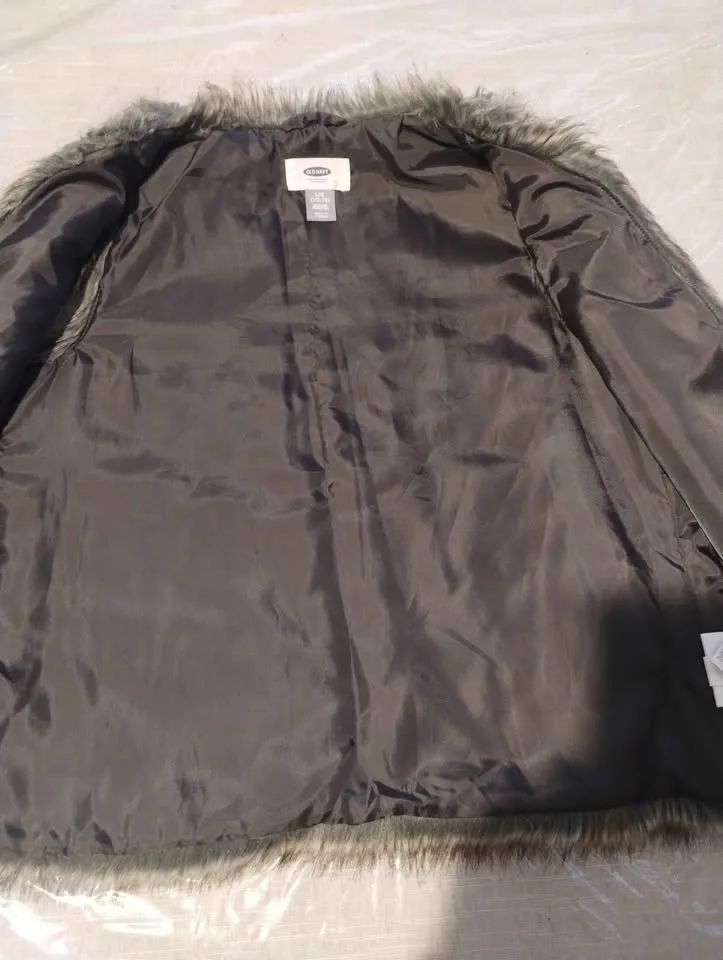 Old Nav@ Super Cute Furry Vest for Girls (Size 10/12) image indicator(2)