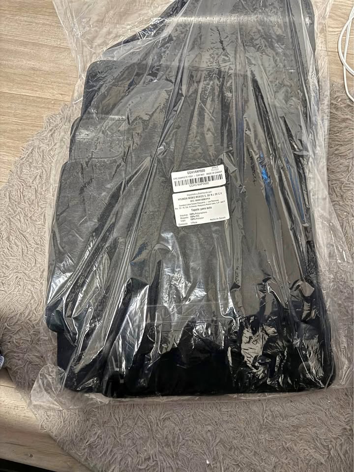Genuine Kia K4 Carpet Floor Mats - Brand New, Unopened