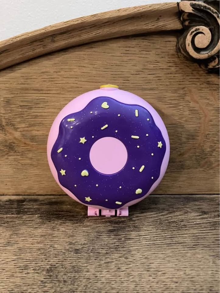 Polly Pocket Donut Pajama Party Compact Playset (Mattel, 2018) - photo 2