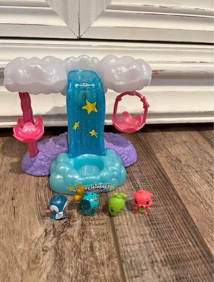 Hatchimals Waterfall Playset with Lights