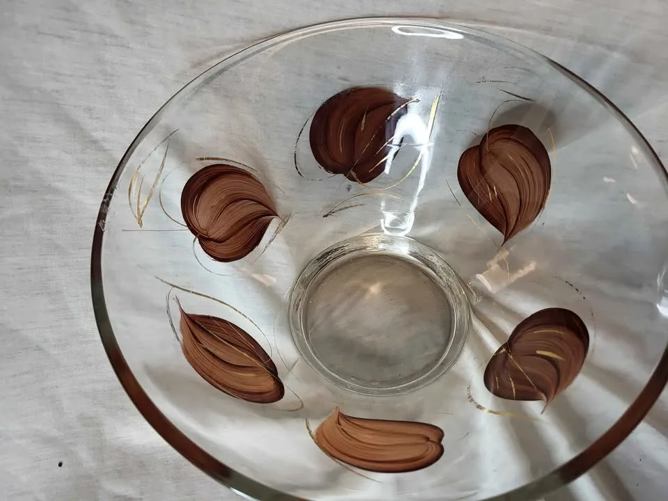 Vintage 1970s Chip Bowl wi5h Leaves and Gold Trim image indicator(2)