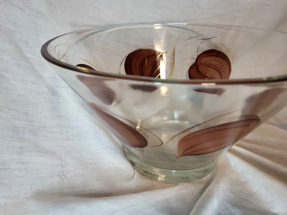 Vintage 1970s Chip Bowl wi5h Leaves and Gold Trim image indicator(6)
