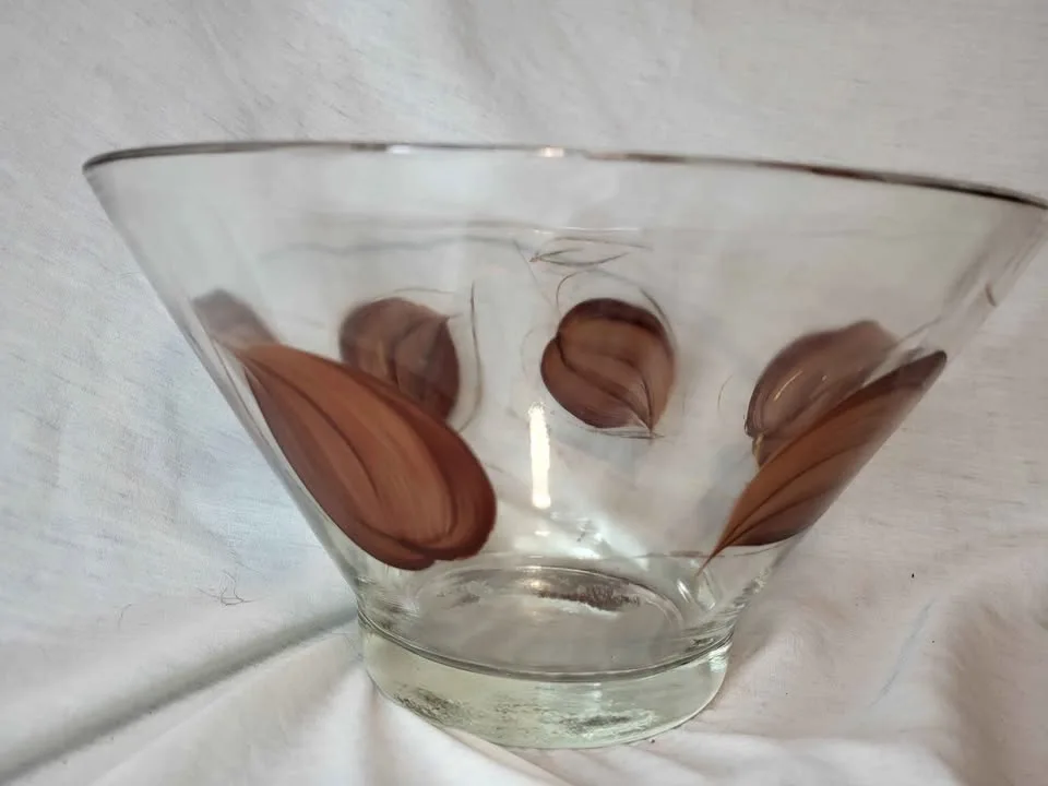Vintage 1970s Chip Bowl wi5h Leaves and Gold Trim image indicator(9)