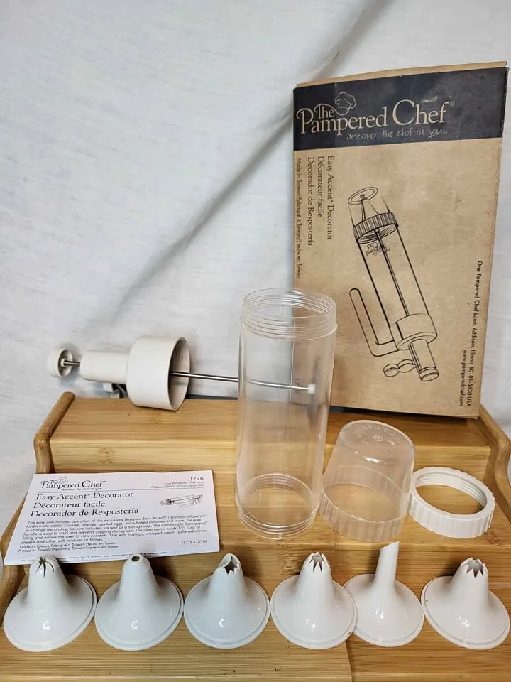 COMPLETE! Pampered Chef easy Accent Decorator