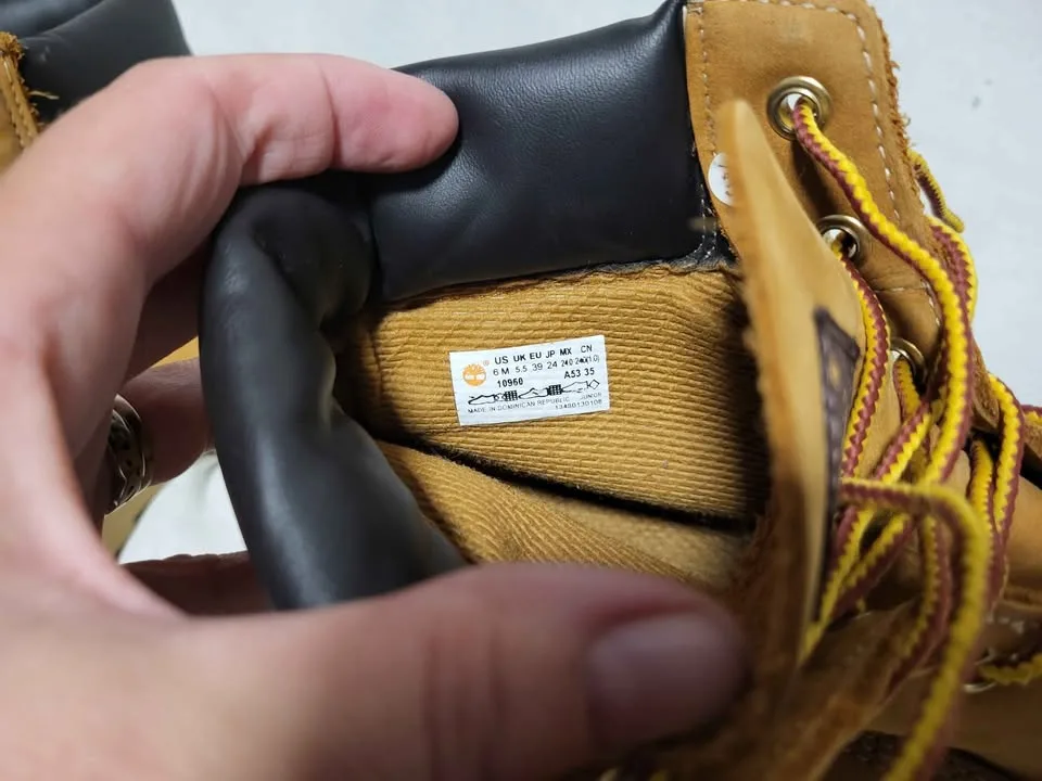 Youth Waterproof Leather Timberland Boots US size 6 Euro Size 39 image indicator(6)