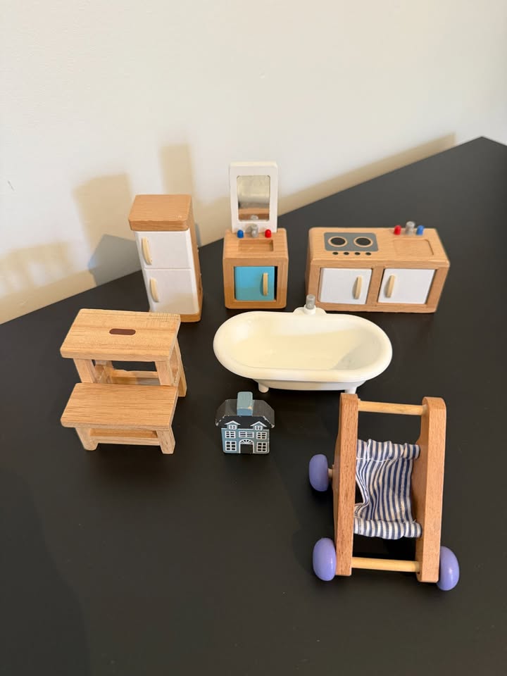 Huge Hape Doll Family Mansion - photo 3