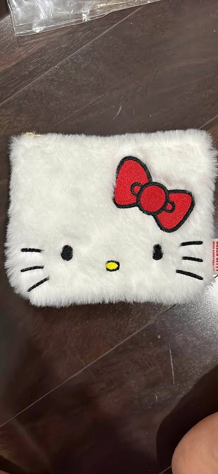 HELLO KITTY FLUFFY POUCH