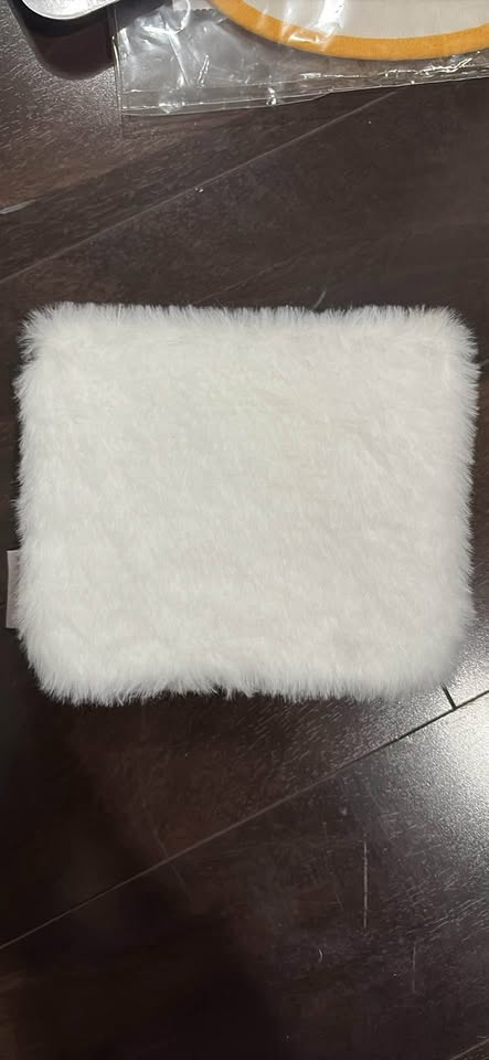 HELLO KITTY FLUFFY POUCH - photo 2
