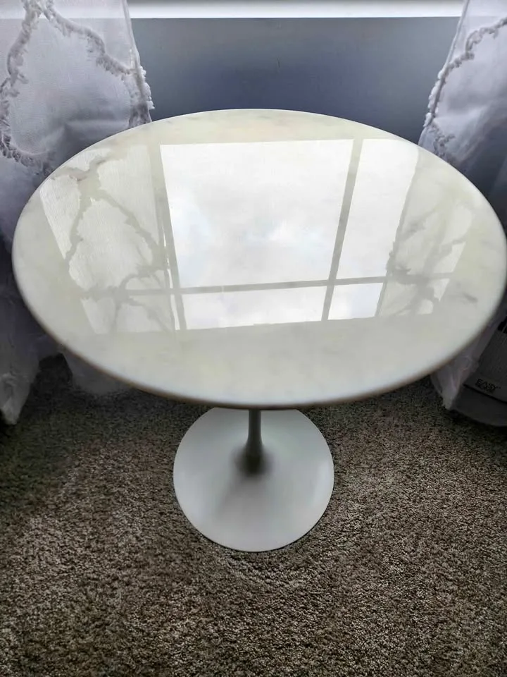 Eero Saarinen Marble Tulip Table thumbnail
