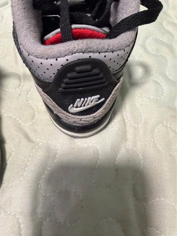 Pre owned jordan 3 retro toddler size 5,5 - photo 3