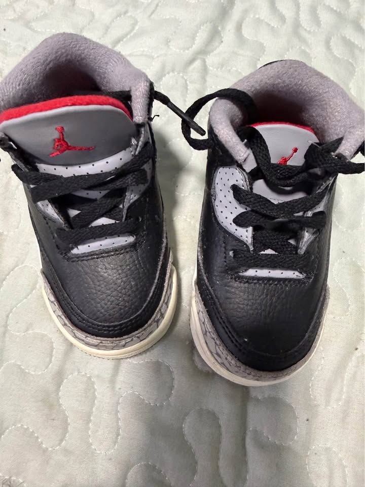 Pre owned jordan 3 retro toddler size 5,5 - photo 5