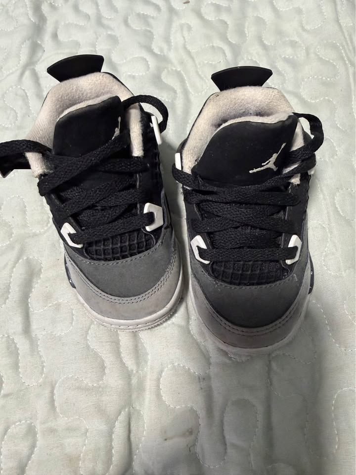 Pre owned toddler jordan 4 retro fear size 5.5 - photo 2