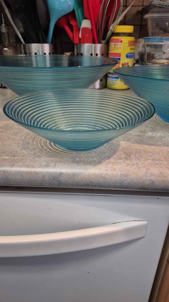 Set of 3, Glass Bowls - photo 2