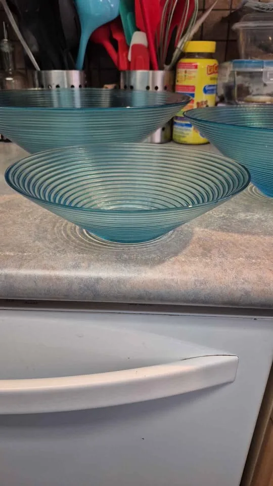 Set of 3, Glass Bowls image indicator(2)