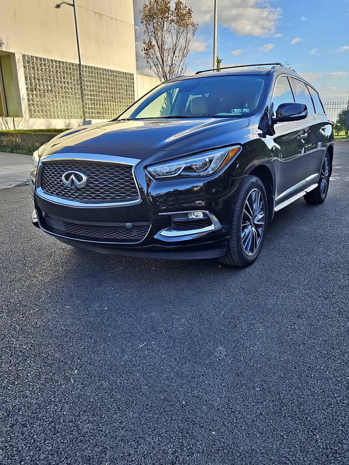 2017 Infiniti QX60 LUXE Sport Utility 4D