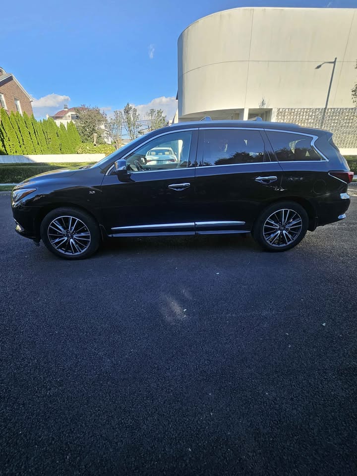 2017 Infiniti QX60 LUXE Sport Utility 4D - photo 2