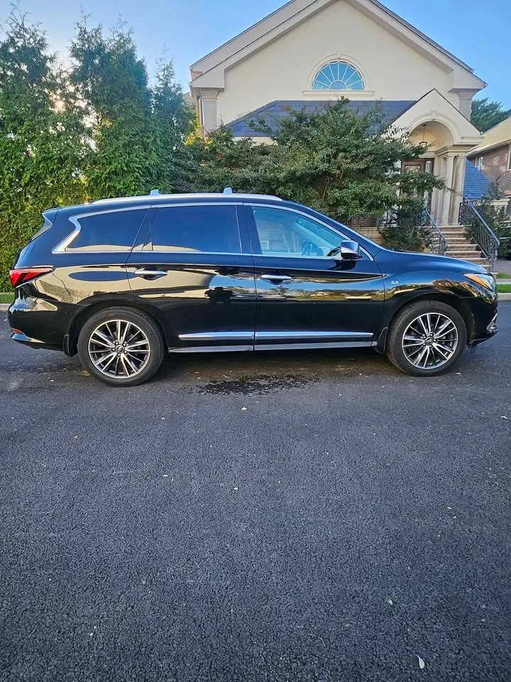2017 Infiniti QX60 LUXE Sport Utility 4D image indicator(6)