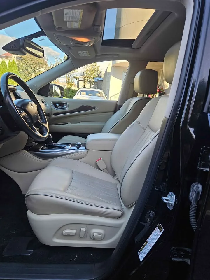 2017 Infiniti QX60 LUXE Sport Utility 4D image indicator(8)