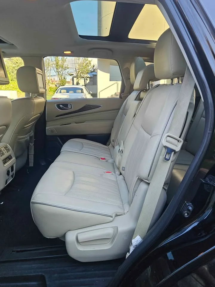2017 Infiniti QX60 LUXE Sport Utility 4D image indicator(9)