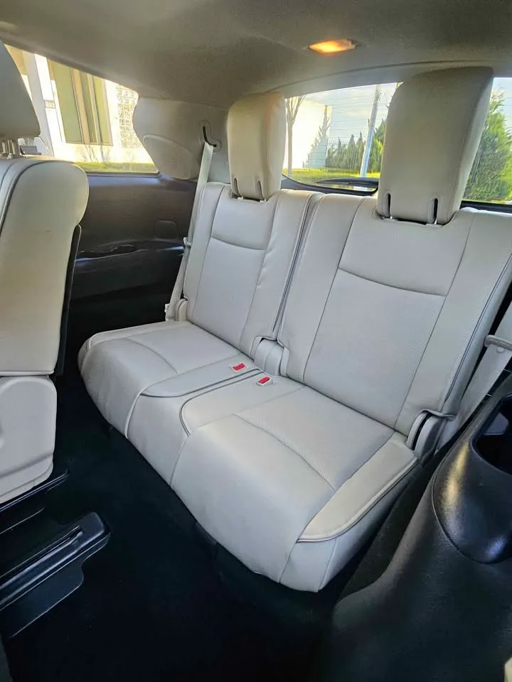 2017 Infiniti QX60 LUXE Sport Utility 4D image indicator(10)