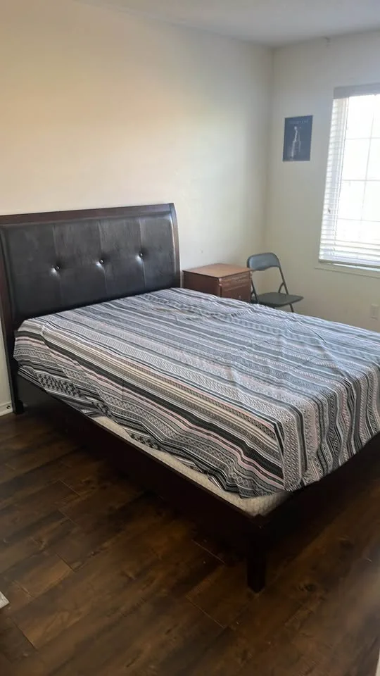 1 Bed 1 Bath - House image indicator(2)