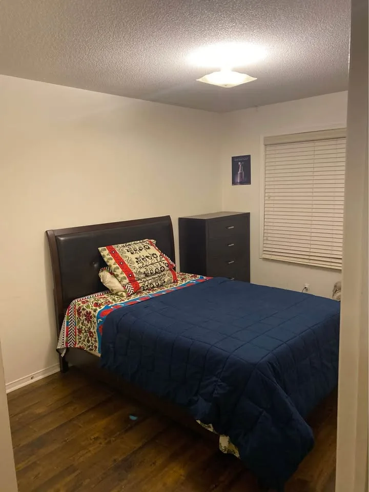 1 Bed 1 Bath - House image indicator(3)