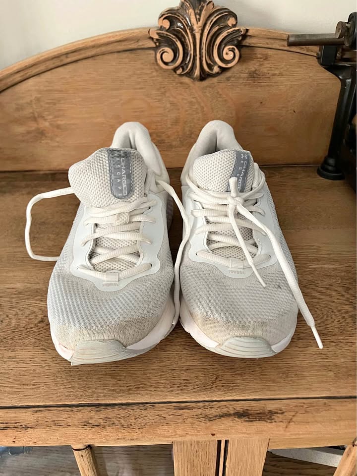 Ladies Under Armour Running Shoes Size 8.5