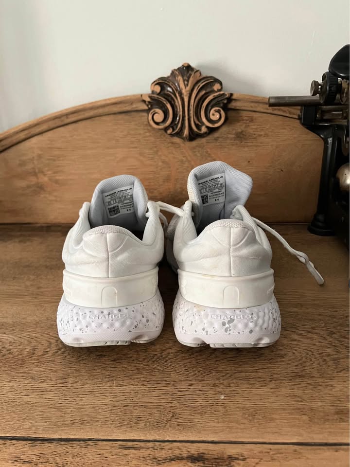 Ladies Under Armour Running Shoes Size 8.5 - photo 2
