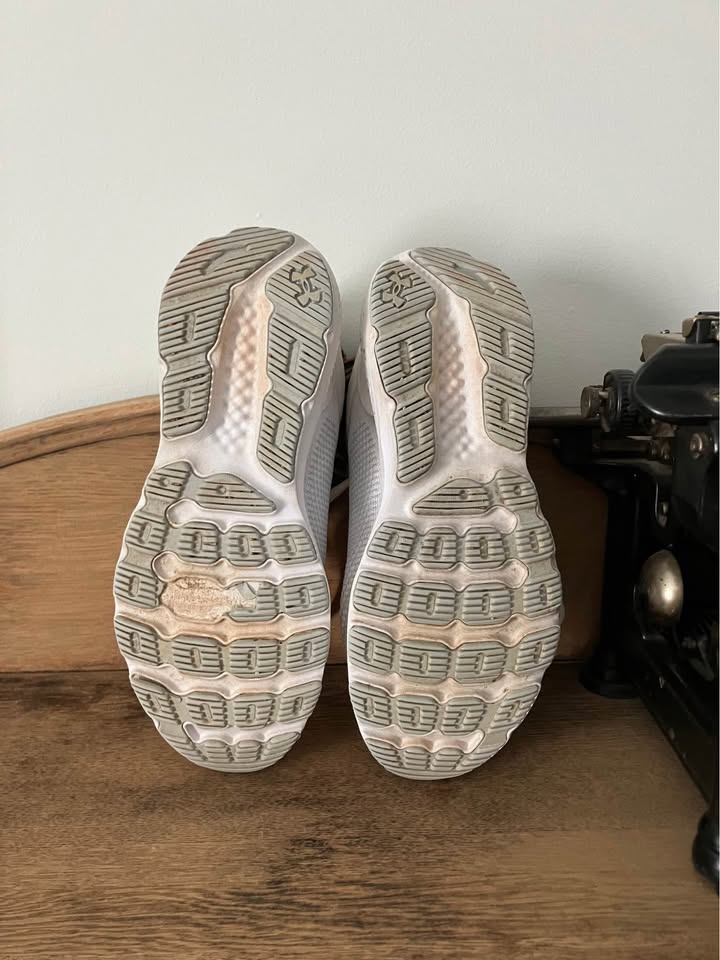 Ladies Under Armour Running Shoes Size 8.5 - photo 3