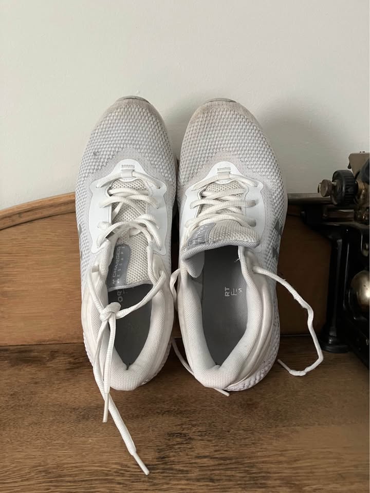 Ladies Under Armour Running Shoes Size 8.5 - photo 4