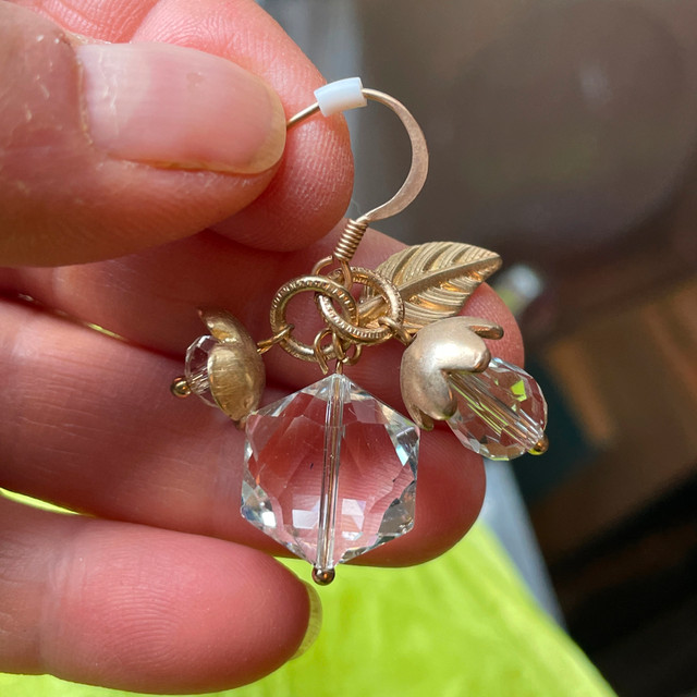 Stunning pierced earrings w/ tiny charms -NEW - Great gifts - photo 3