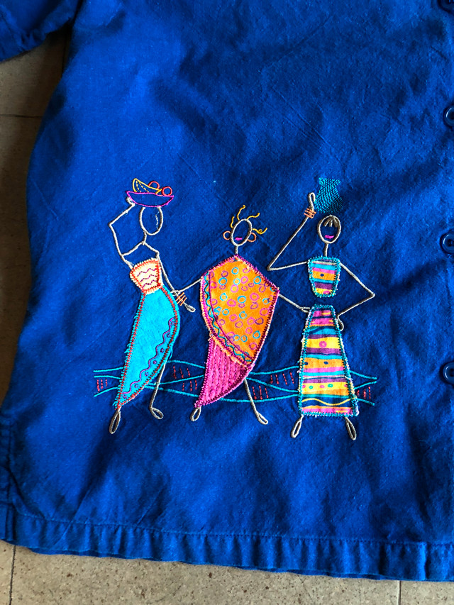 Cute vintage 100% cotton shirt with African women appliqués-Med - photo 2