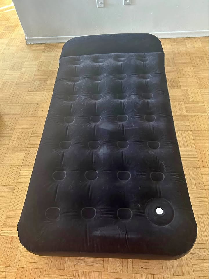 Air mattress - twin and queen