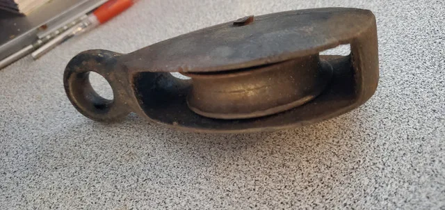 Vintage Antique Barn Pulley Heavy Metal In good condition thumbnail