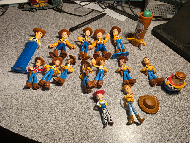 16 X Toy Story Woody Mini FiguresIn good condition