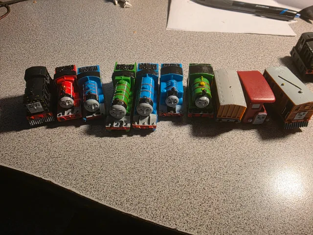 10 X Thomas The Train Rubber Mini Figures.In good condition thumbnail