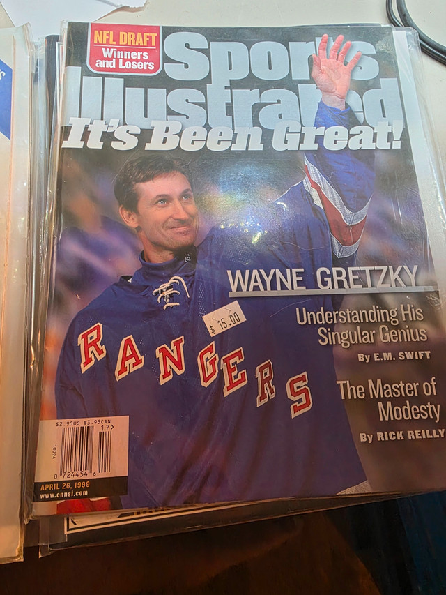 Wayne Gretzky Magazines In good cond - photo 2