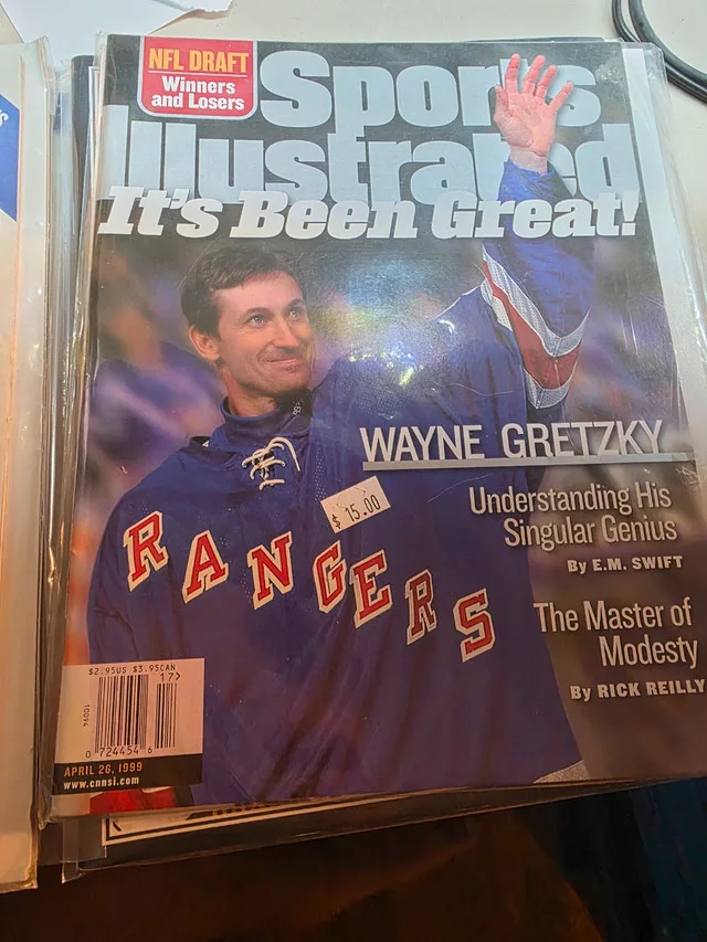 Wayne Gretzky Magazines In good cond image indicator(2)