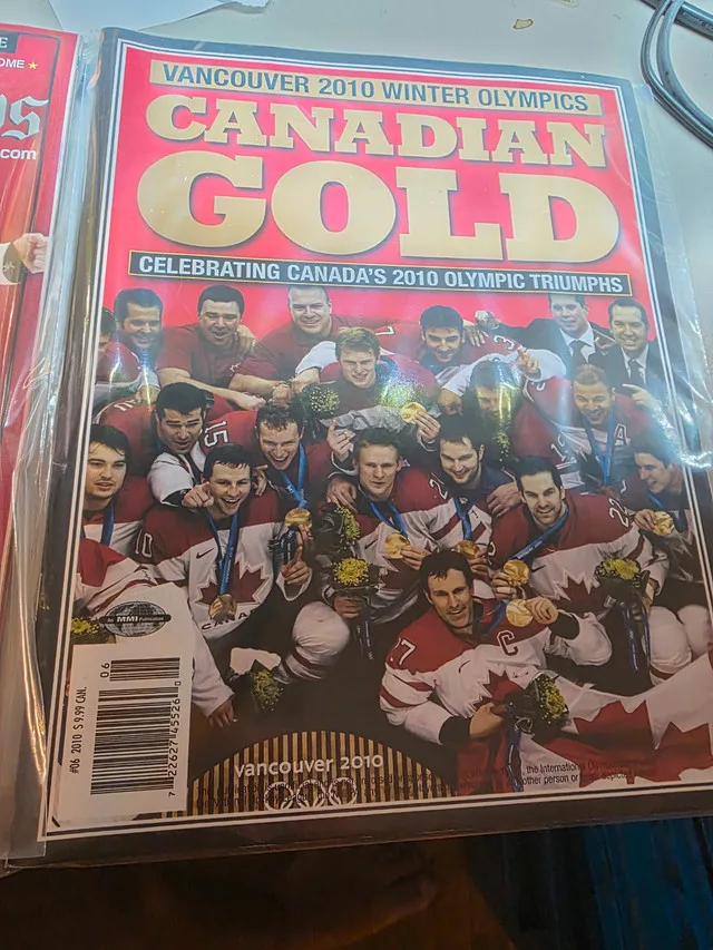 Vancouver 2010 Olympics Gold Hockey MagazinesIn good condition image indicator(2)